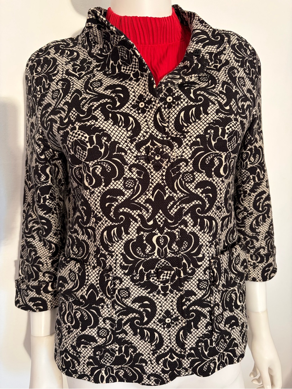 #864 Talbots Black and Cream Patterned Blazer Jacket. Great condition.
